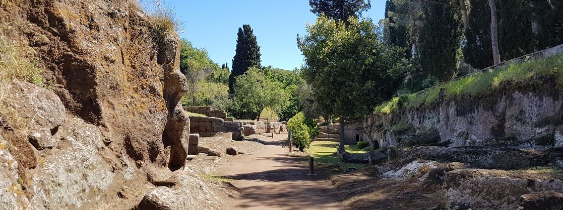 Etruscan trails in Central Italy